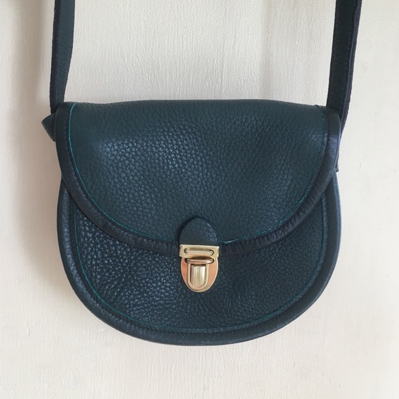 Roots Handbags - Vintage green leather Roots purse